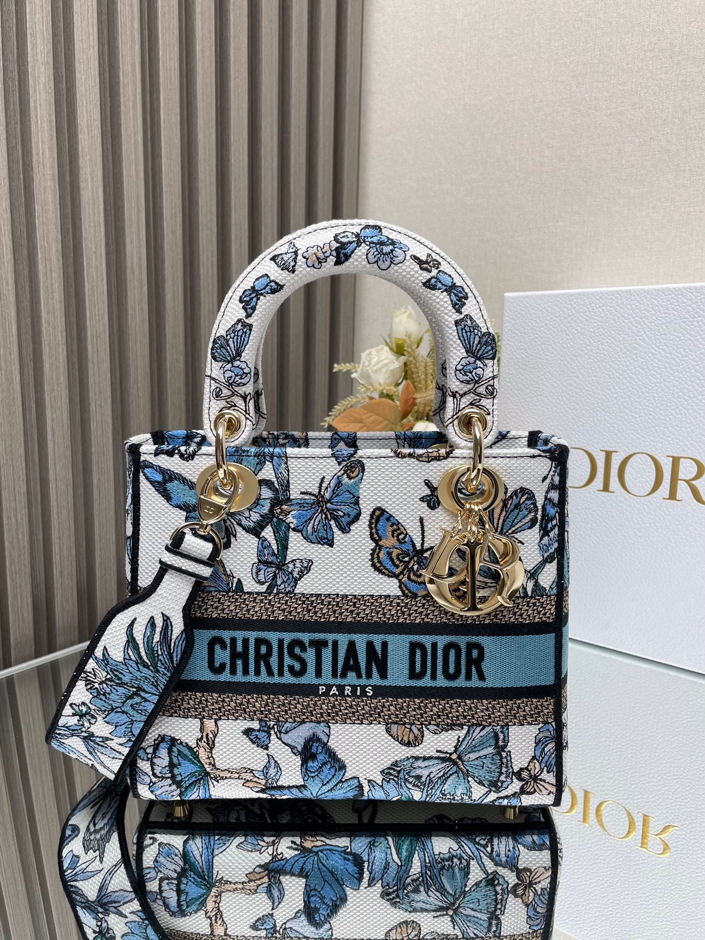 DIOR Lady Embroidered princess bag