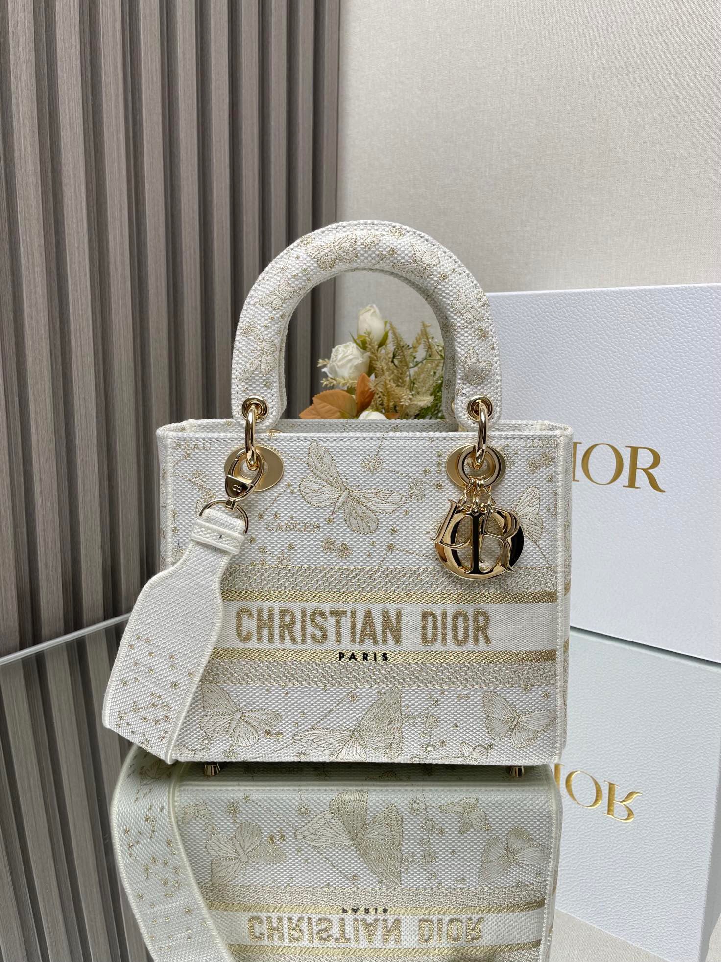 DIOR Lady Embroidered princess bag