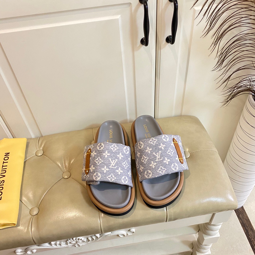 LV slipper