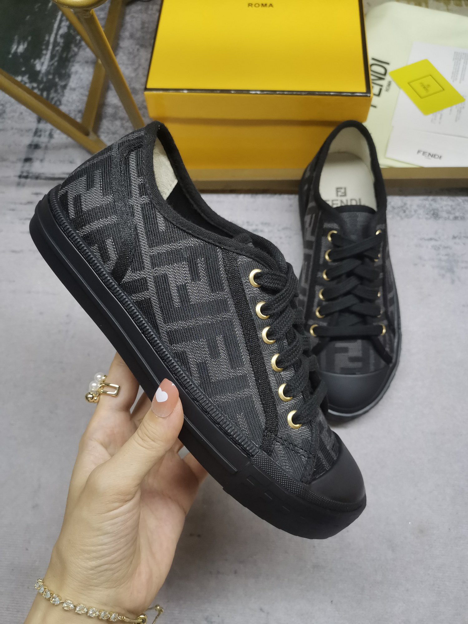 Fendi Domino Presbyopic canvas leisure shoes