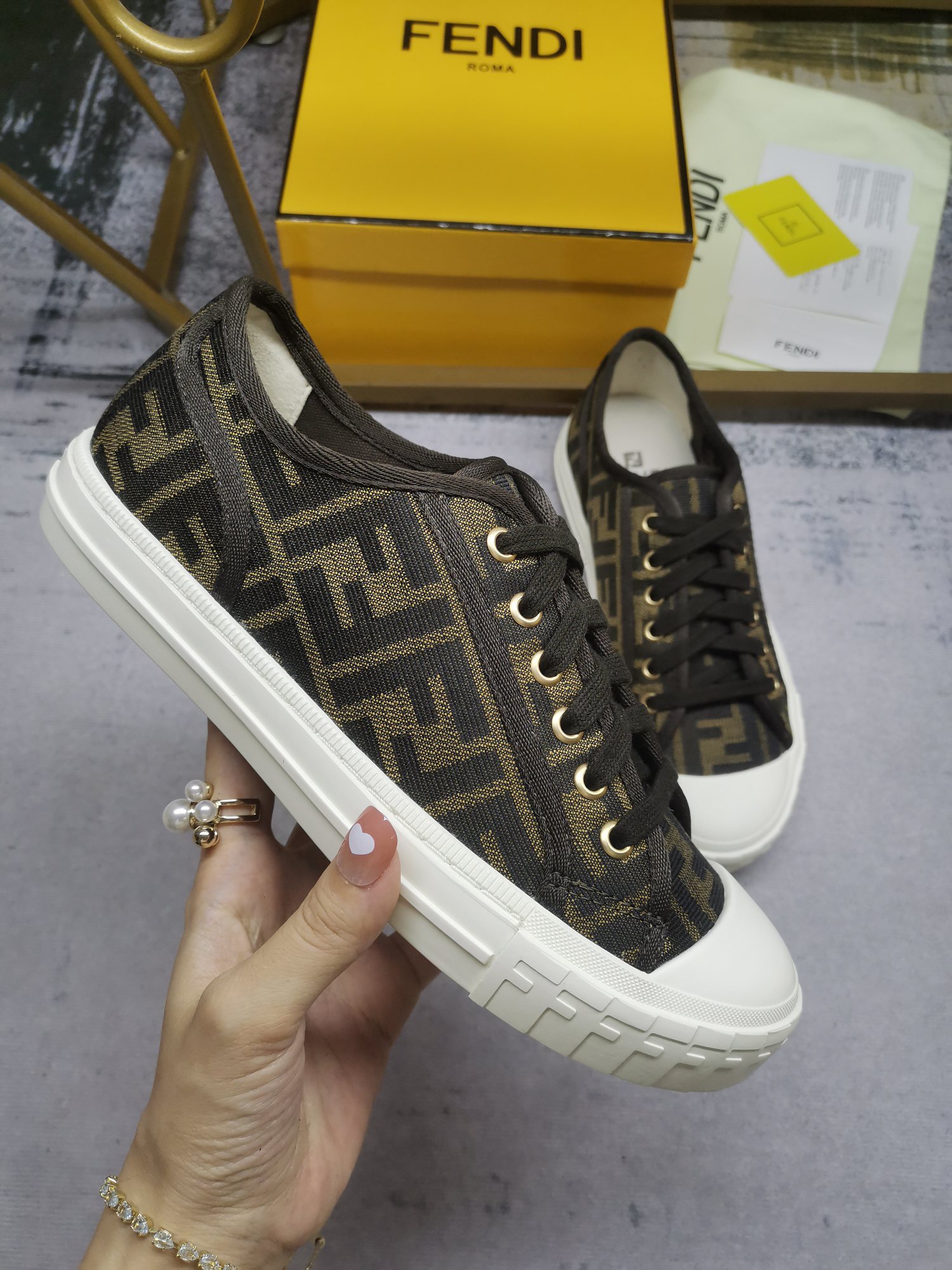 Fendi Domino Presbyopic canvas leisure shoes