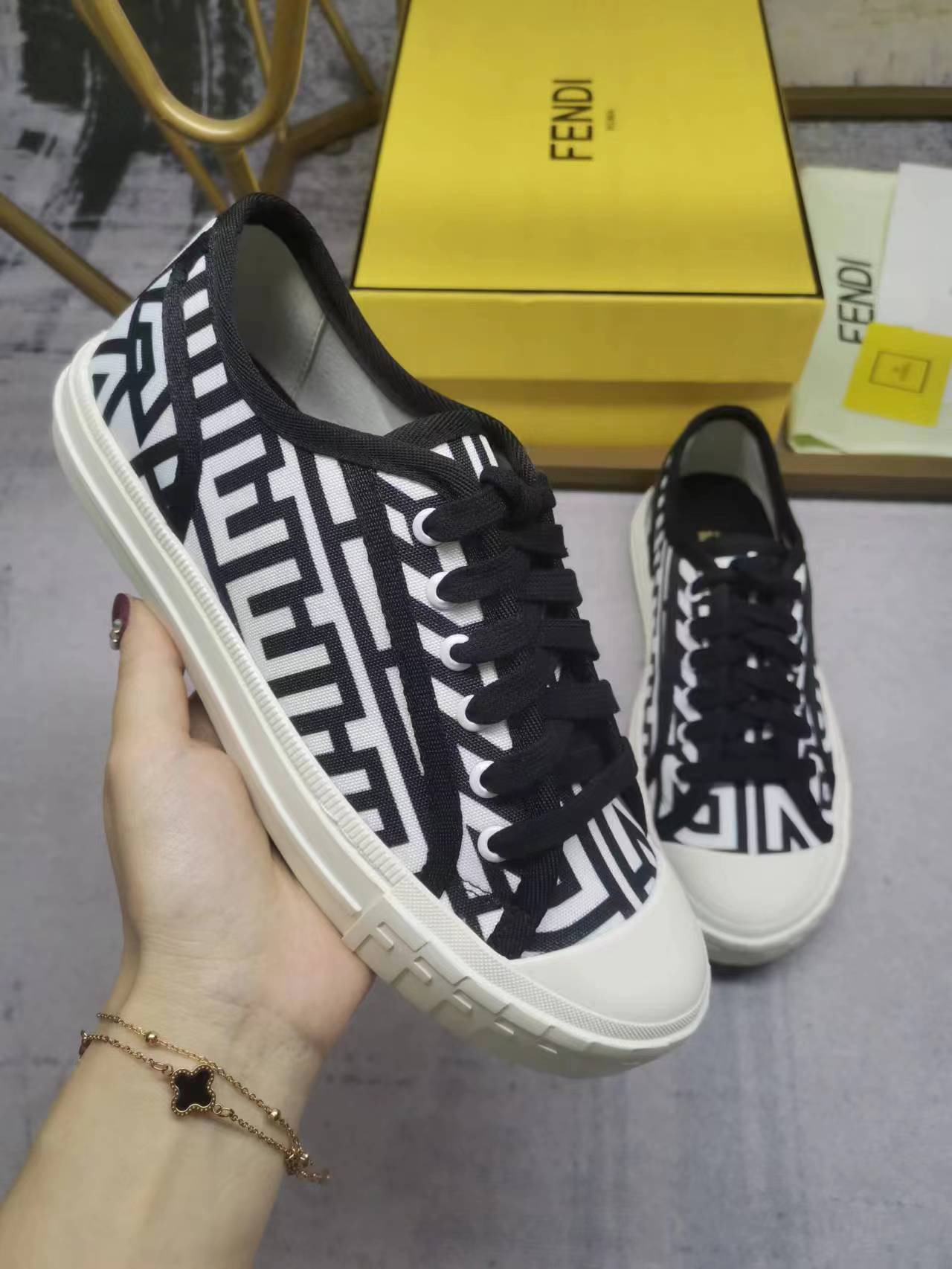 Fendi Domino Presbyopic canvas leisure shoes