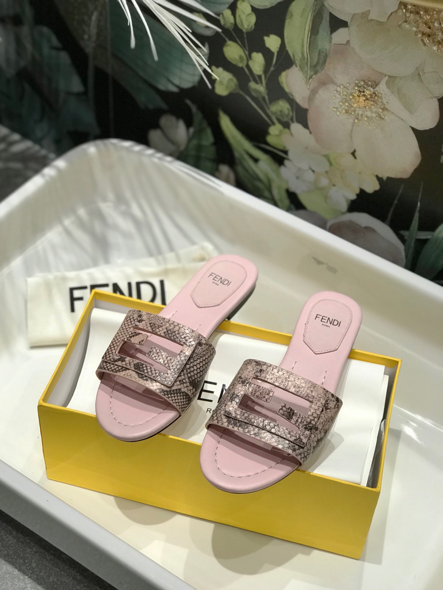 Fendi BAGUETTE leather slides