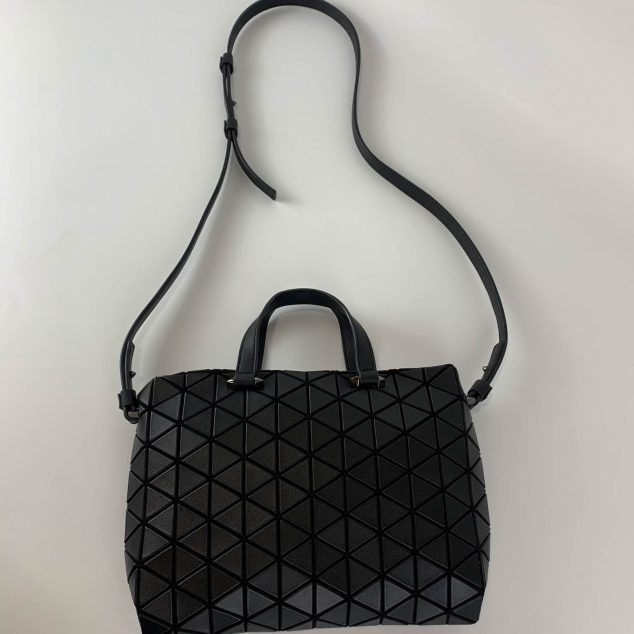  Issey Miyake Handbag Size: 23.5×15.2x8cm