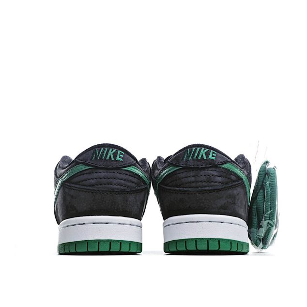  Dunk Low Pro SB ‘Black Pine’