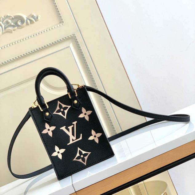  Louis Vuitton Size: 14.0 x 17.0 x 5.0 cm