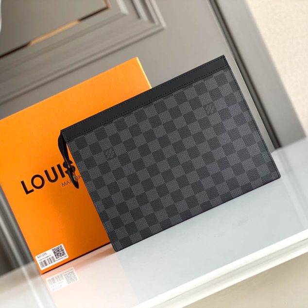  LV Size: 27 x 21 x 6 cm