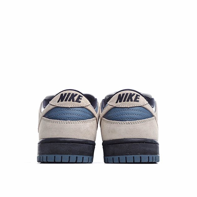  Nike SB Dunk Low Pro Sneakers