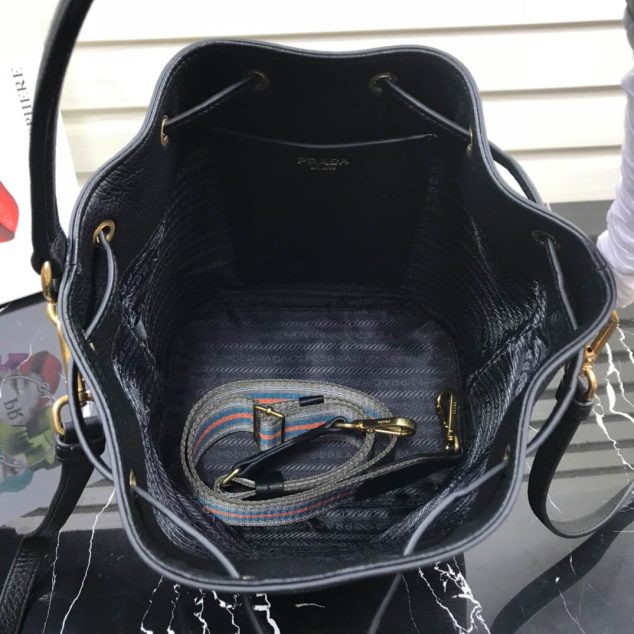  Prada Bucket Bag Size: 21.25x15cm 1BE018