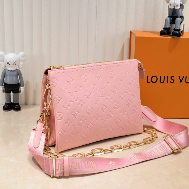  Louis Vuitton Size: 26 x 20 x 12 cm