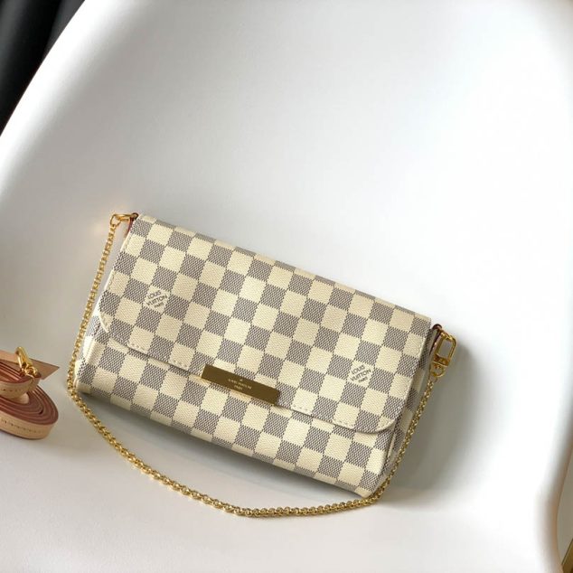  Louis Vuitton Size: 28.0 x 15.0 x 4.0 cm