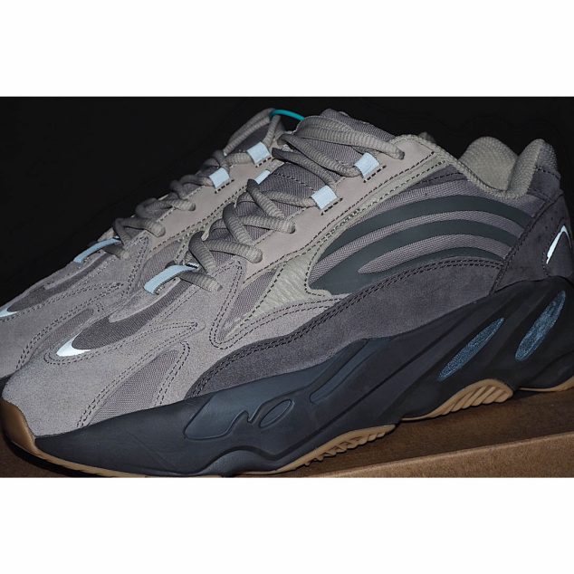  Adidas Yeezy Boost 700 V2 ‘Tephra’