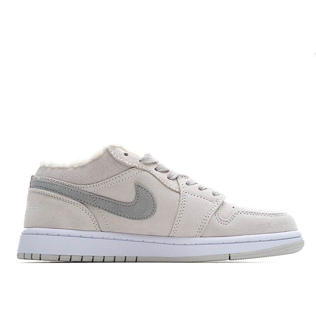  Wmns Air Jordan 1 Low SE ‘Sherpa Fleece’