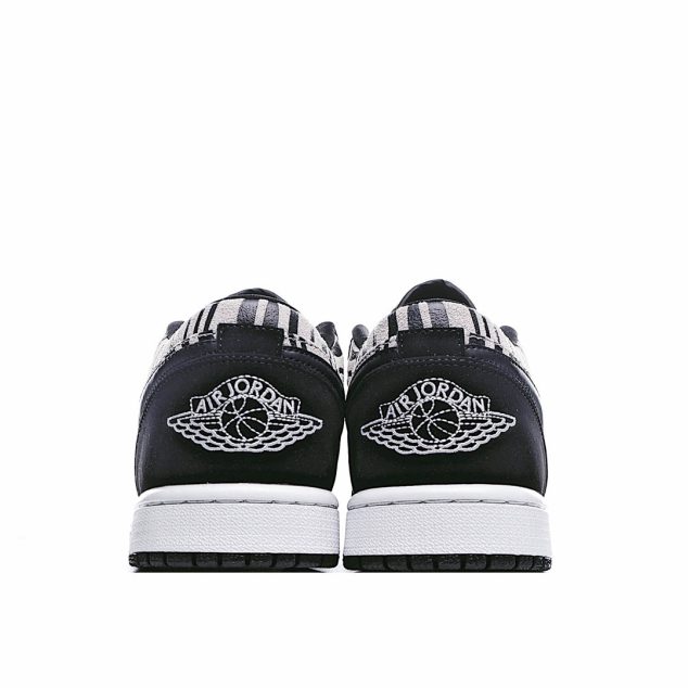  Air Jordan 1 Low GS ‘Zebra’