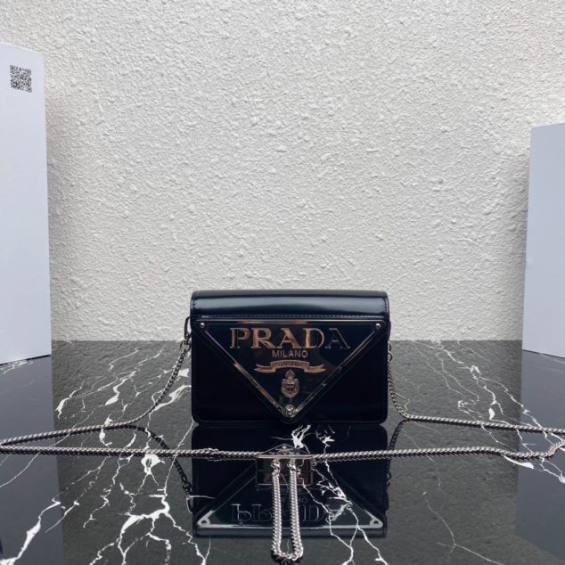  Prada Big Triangle Size: 17×9.5cm 1BH189