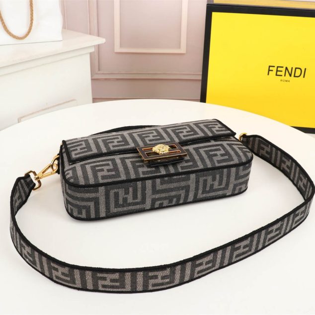  Fendi Vintage Size: 26 14cm