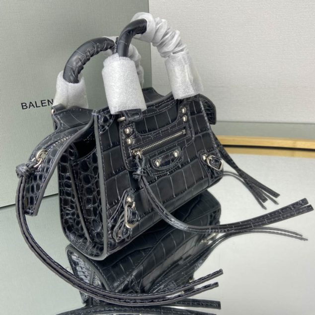  Balenciag* Neo Classic Biker Bag Size: 18