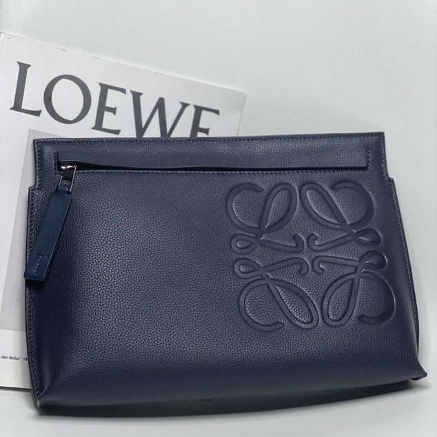  Loewe Size: 29.5x20cm Model: 3040