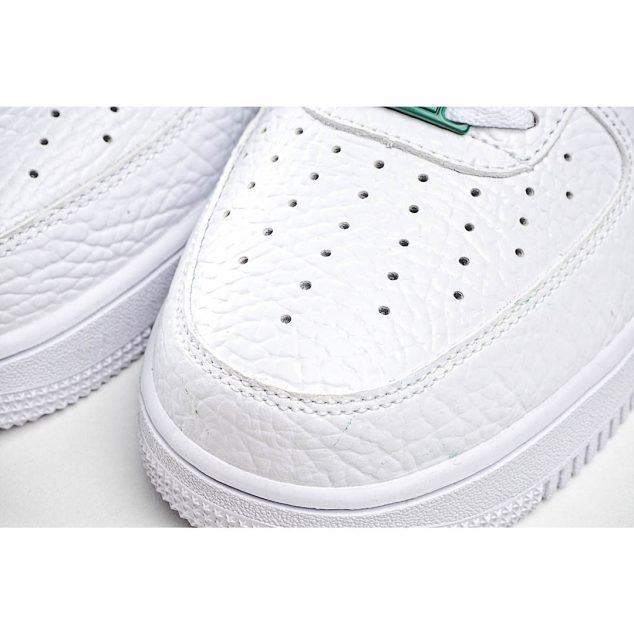  Nike Air Force 1 07 Low Top Sneakers