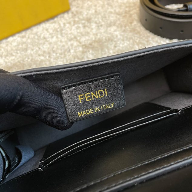  Fendi fanny pack Model: 8805