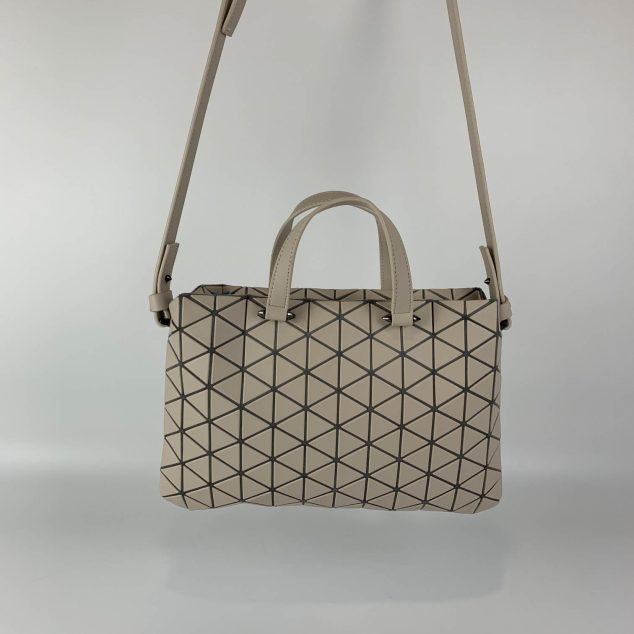  Issey Miyake Handbag Size: 23.5×15.2x8cm