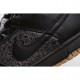  Nike SB Dunk Low Low-Top Sneakers