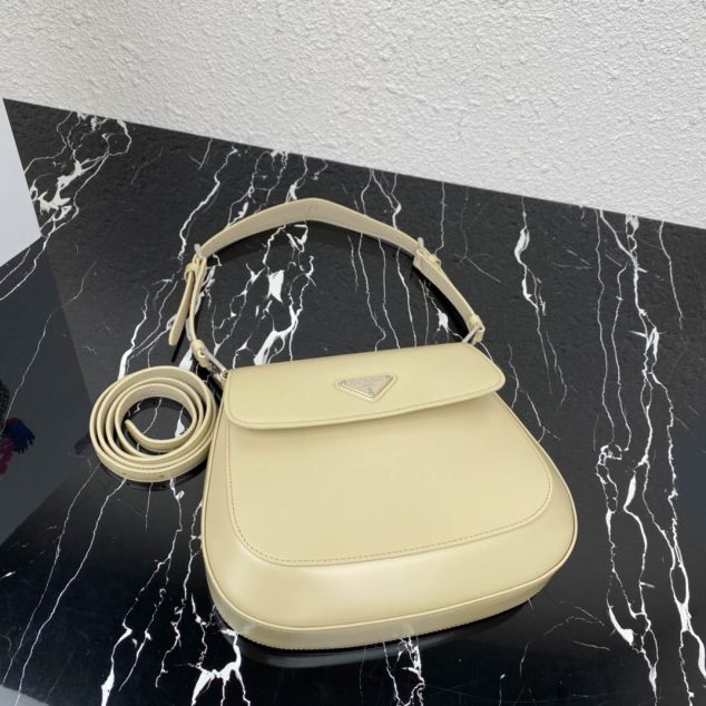  Prada Crossbody Bag Size: 24x19cm 1BD303