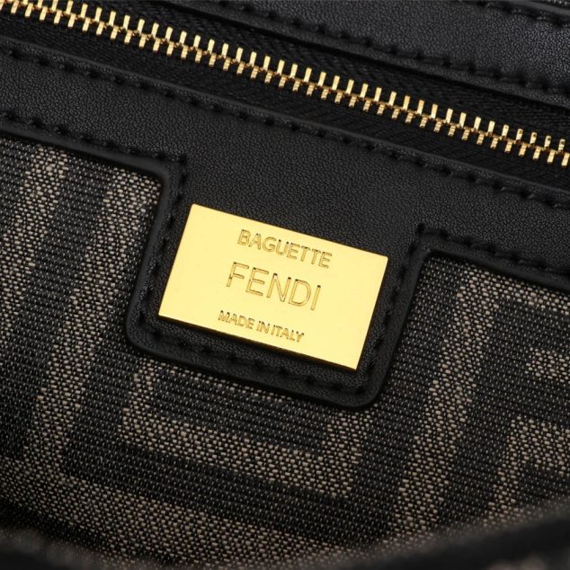  Fendi Vintage Size: 26 14cm