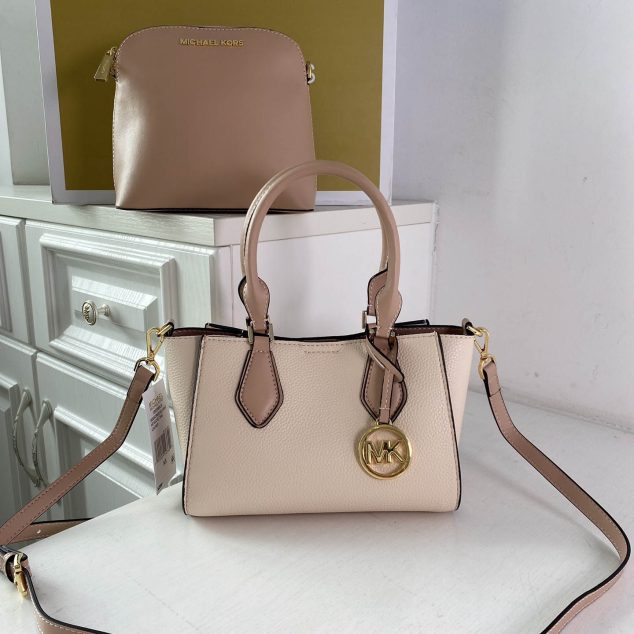  MK Crossbody Size: 23*18*12