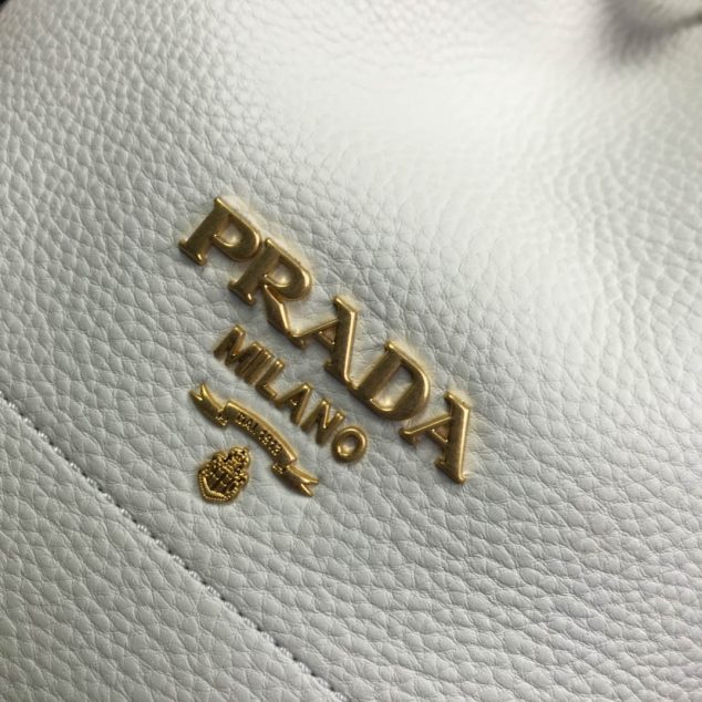  Prada Bucket Bag Size: 21.25x15cm 1BE018