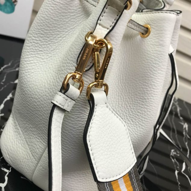  Prada Bucket Bag Size: 21.25x15cm 1BE018