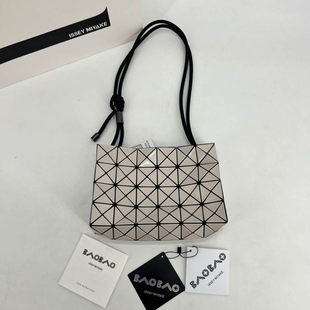  Issey Miyake Crossbody Size: 1523.57.8cm