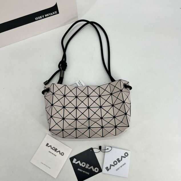  Issey Miyake Crossbody Size: 1523.57.8cm