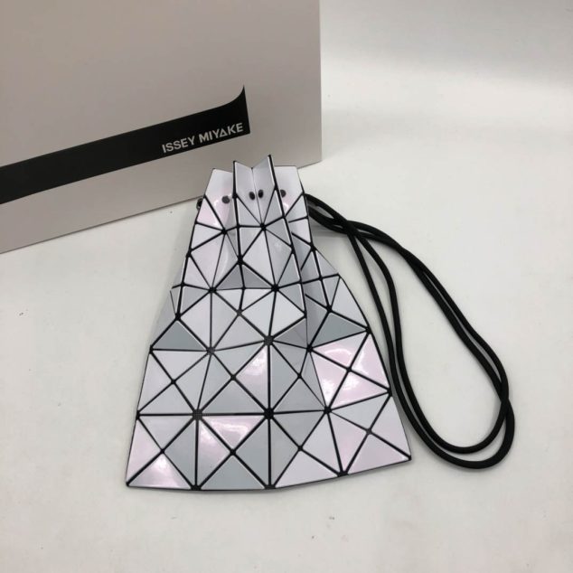  Issey Miyake Bucket Bag Size: 28.5/23cm.