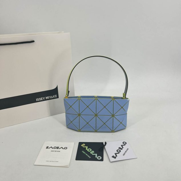  Issey Miyake Handbag Size: 23.5×15.2x8cm