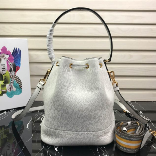  Prada Bucket Bag Size: 21.25x15cm 1BE018