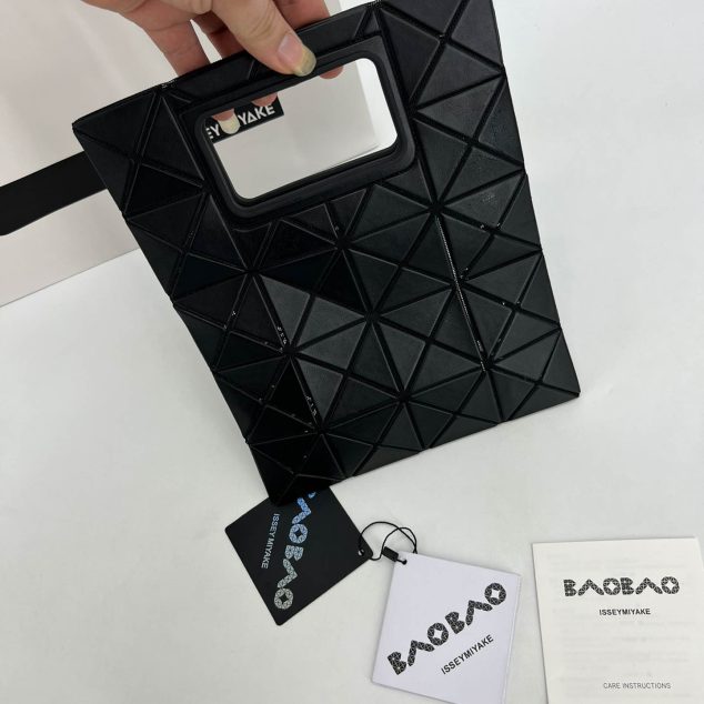  Issey Miyake Handbag Size: 39.5×34.5cm Small Size: 28.0×23.0cm