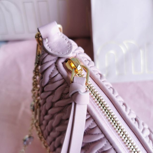  Miu Miu mini series handbag high 11cm long 17cm wide 7cm