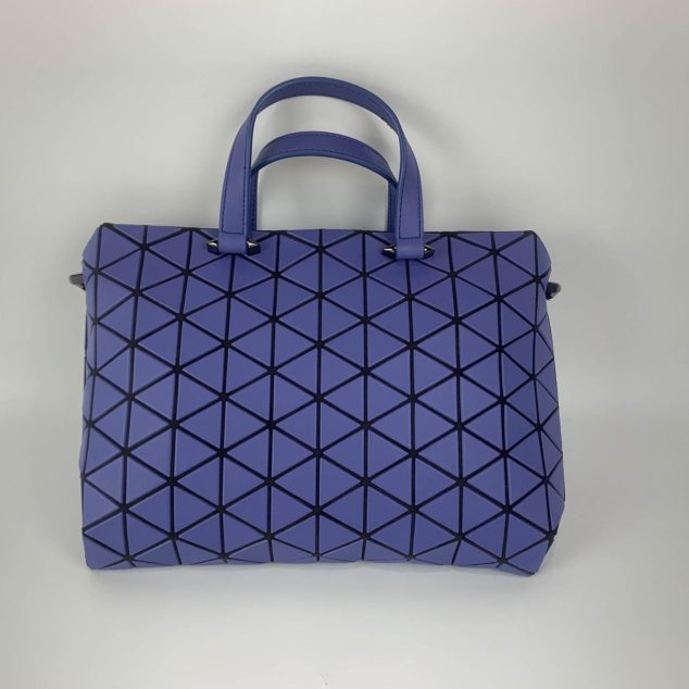  Issey Miyake Handbag Size: 23.5×15.2x8cm