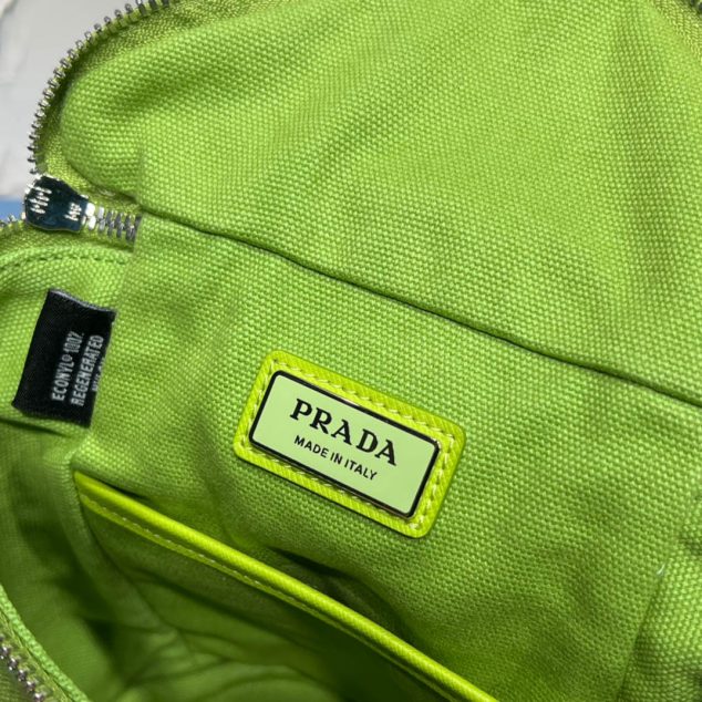  Prada Bucket Crossbody Size: 211515 2VH147