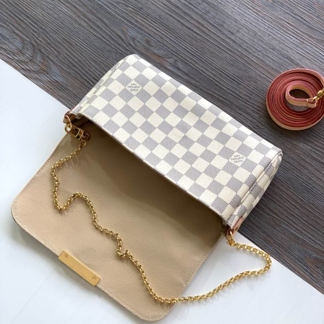  Louis Vuitton Size: 28.0 x 15.0 x 4.0 cm