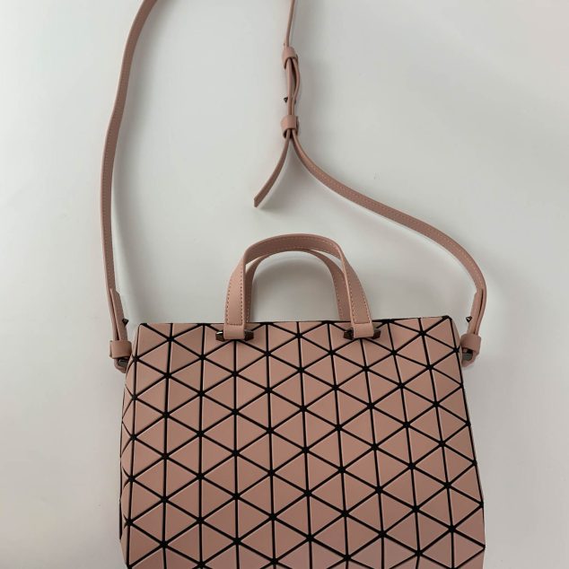  Issey Miyake Handbag Size: 23.5×15.2x8cm