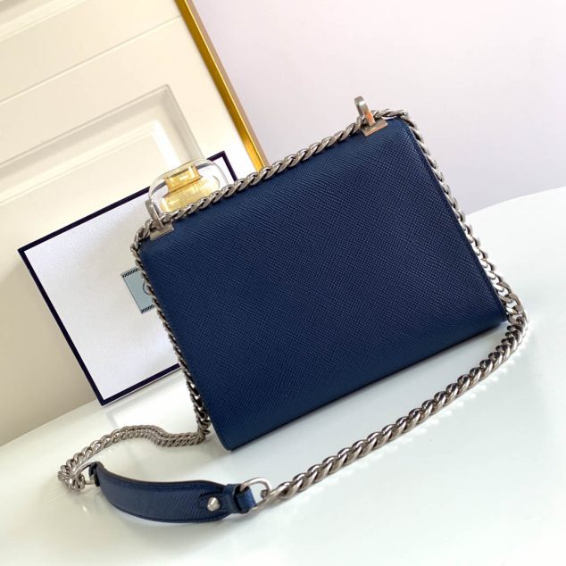  Chain shoulder strap Size: 21*14*9.5cm 1BD127