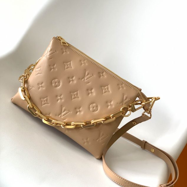  Louis Vuitton Size: 20 x 16 x 12 cm