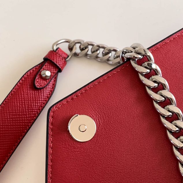  Chain shoulder strap Size: 21*14*9.5cm 1BD127