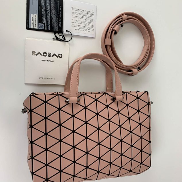  Issey Miyake Handbag Size: 23.5×15.2x8cm