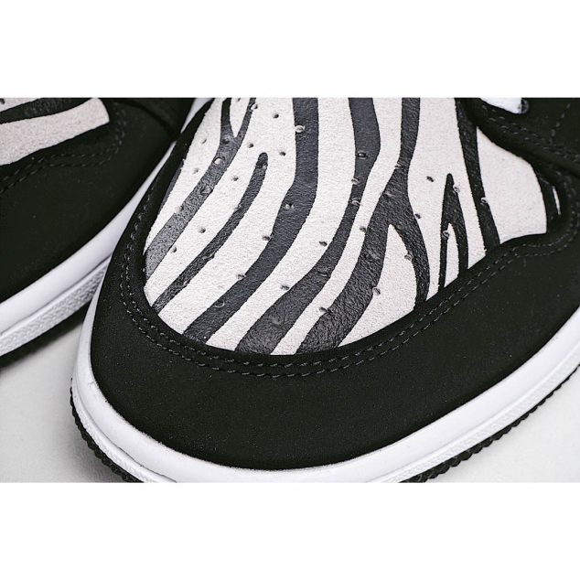  Air Jordan 1 Low GS ‘Zebra’