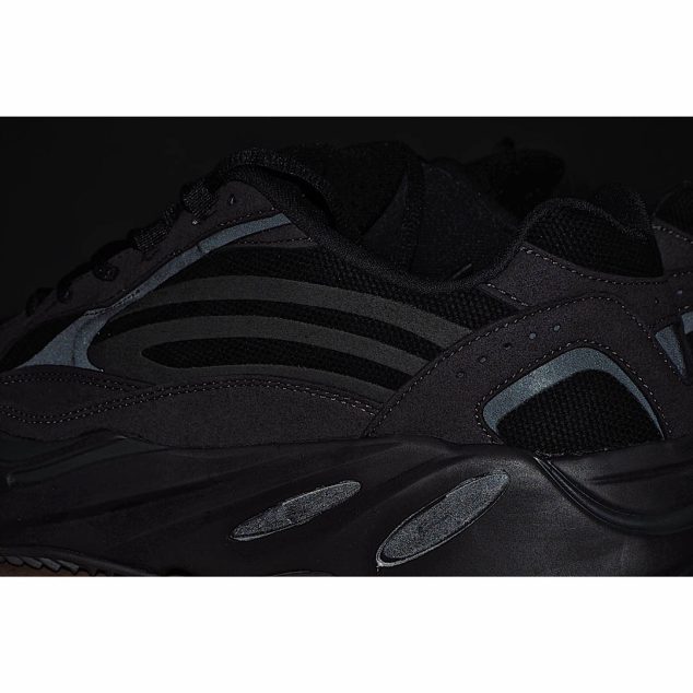  Adidas Yeezy Boost 700 V2 ‘Vanta’