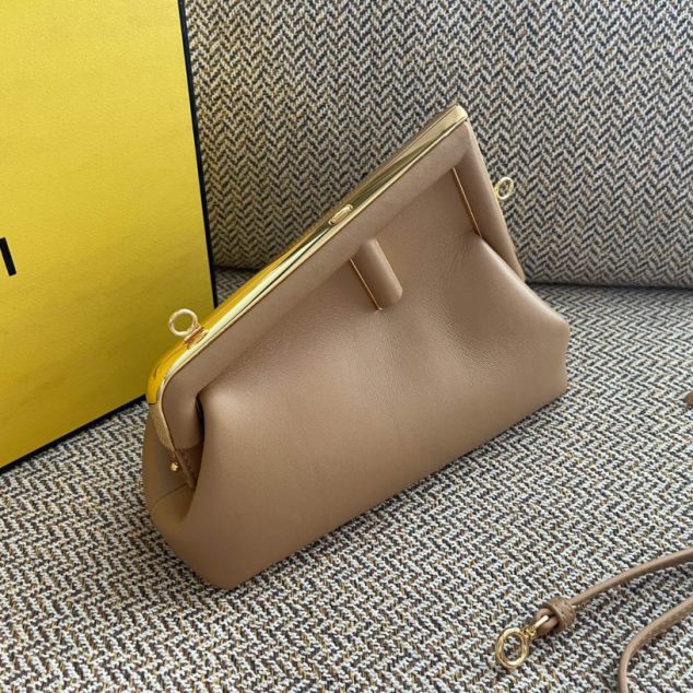  Fendi First Small Handbag Size: 26*9.5*18cm