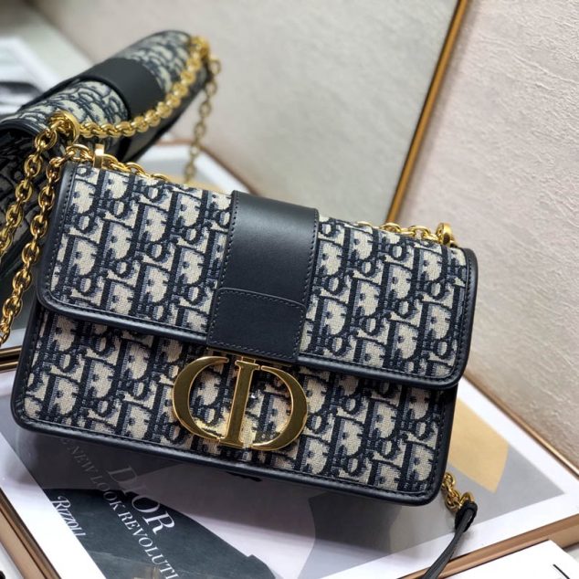  30 Montaigne Chain Crossbody Bag Size: 25.5cm